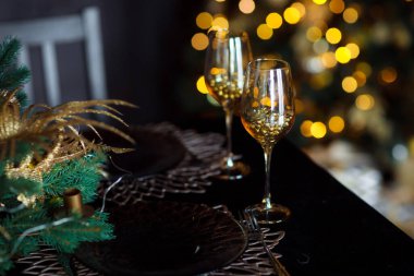 Köknar ağacı ve hediye kutularıyla Noel arkaplanı 