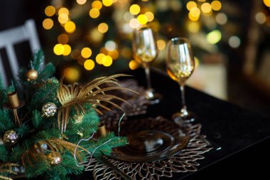 Köknar ağacı ve hediye kutularıyla Noel arkaplanı 