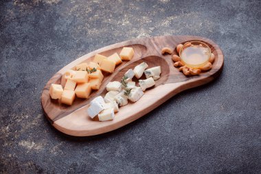 Tahtada ballı peynir seti