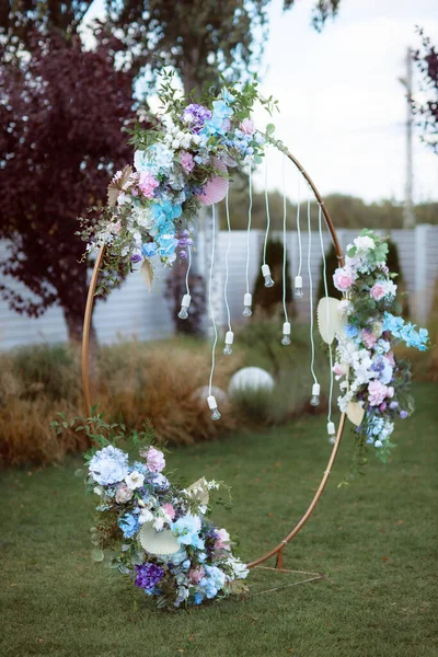 Belo Arco Casamento Com Flores — Fotografia de Stock