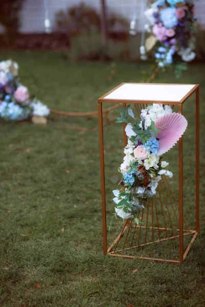 Belo Arco Casamento Com Flores — Fotografia de Stock