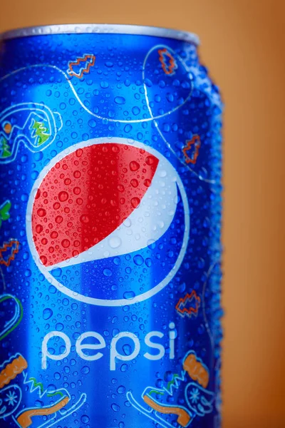 Metal Pepsi kavanozunu kapat.