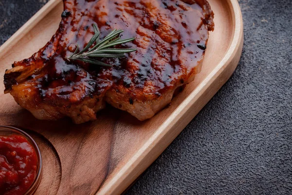 Grilled Pork Steak Caramelized Sauce Serving Meat Eco Friendly Wooden — 스톡 사진