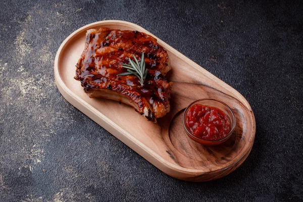 Grilled Pork Steak Caramelized Sauce Serving Meat Eco Friendly Wooden — Foto de Stock