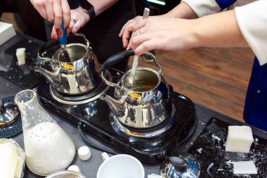 The process of making scented candles. Working disorder during manufacture. Chemical components.