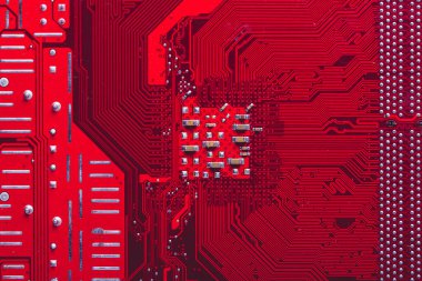 Eski masaüstü ana kartı. Çipler ve elektronik parçalar yakın plan. Tasarım için poster ya da arkaplan olarak kullanılabilir.