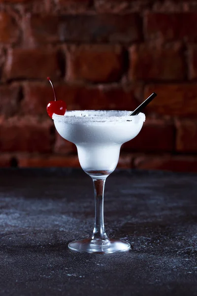 Alcoholic Cocktail White Russian Light Cocktail Drink Cherry Dark Blue — Foto Stock