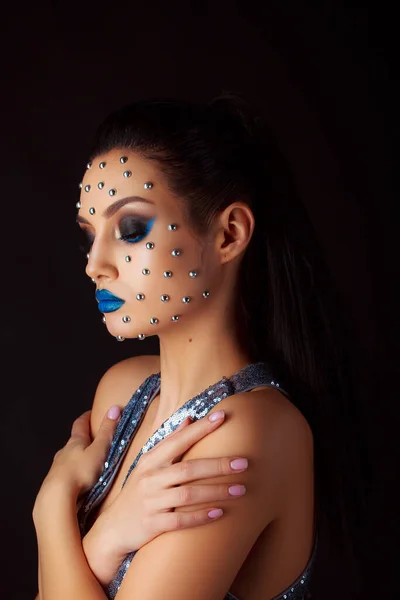 Maquillaje Estilo Belleza Labios Ojos Brillantes Retrato Una Hermosa Joven —  Fotos de Stock