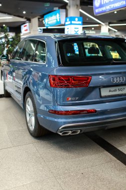 UKRAINE, DNIPRO - 23 Eylül 2018: Audi yerel alışveriş merkezinde, yakın çekim.