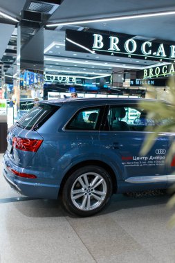 UKRAINE, DNIPRO - 23 Eylül 2018: Audi yerel alışveriş merkezinde, yakın çekim.
