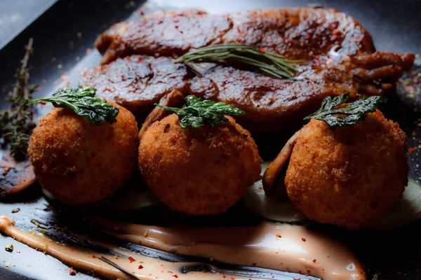 Turkey Steak Caramelized Sauce Potato Balls Black Plate Spices Ground — Fotografia de Stock