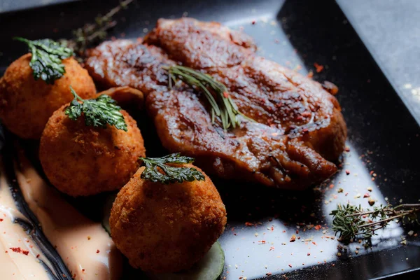 Turkey Steak Caramelized Sauce Potato Balls Black Plate Spices Ground — Fotografia de Stock
