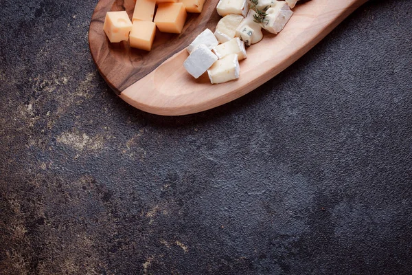 Cheese Cut Pieces Wooden Board Serving Cheeses Honey Nuts Concept — Stock Photo, Image