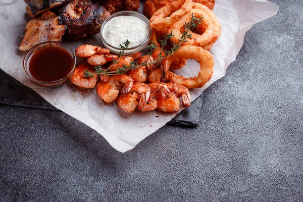 Original Serving Meat Dishes Crispy Fried Chicken Wings Thighs Breaded — Foto de Stock