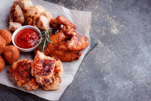 Original Serving Meat Dishes Crispy Fried Chicken Wings Thighs Breaded — Stok Foto