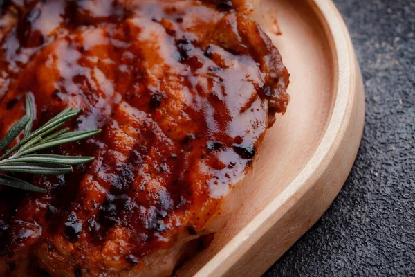 Flat Lay Grilled Pork Steak Caramelized Sauce Serving Meat Eco — Stok Foto