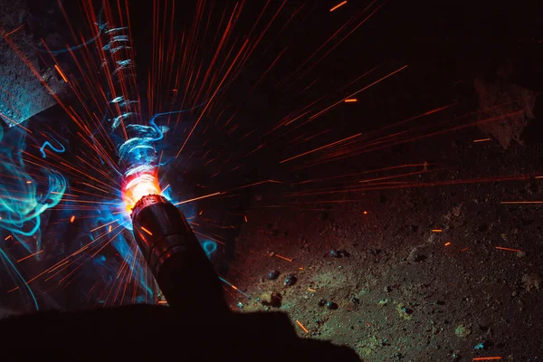 Schweißen Von Metall Mit Funken Und Rauch — Stockfoto