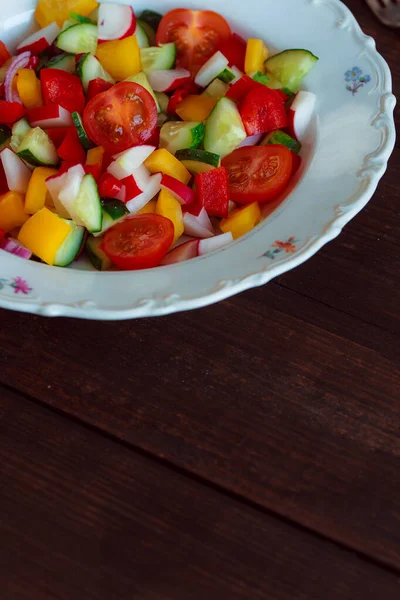 Spring Vegetable Salad Still Life Daisies Glass Wine Fresh Pepper — Stockfoto