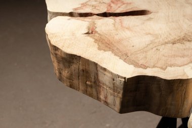 close up details of Wood Slice table surface 