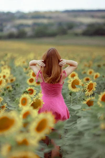 Back View Woman Ginger Red Hair Posing Field Yellow Sunflowers — Foto de Stock