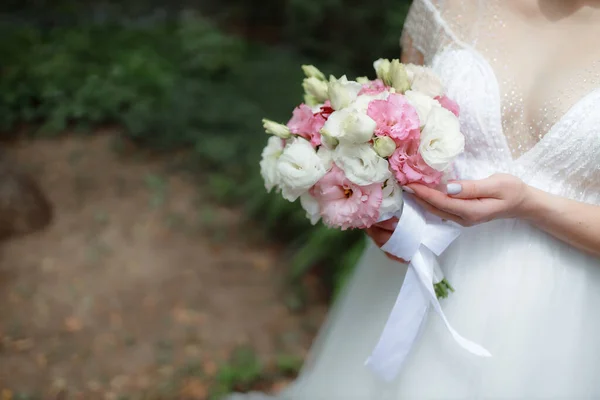 Mariée Robe Mariée Tenant Bouquet Fleurs — Photo