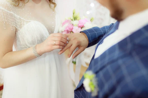 Wedding Day Wife Husband Wearing Rings While Ceremony — Photo