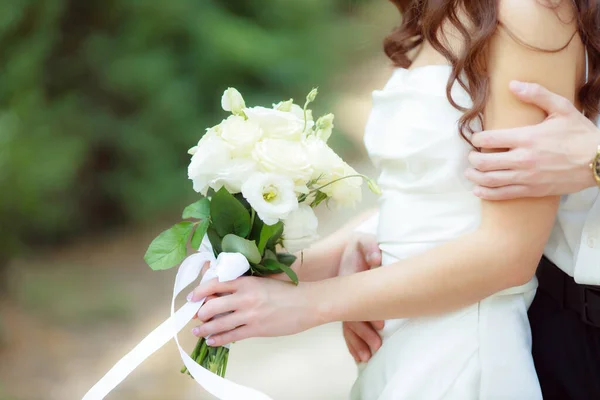 Wedding Day Bride Groom Woman Holding Flowers Bouquet — Stockfoto