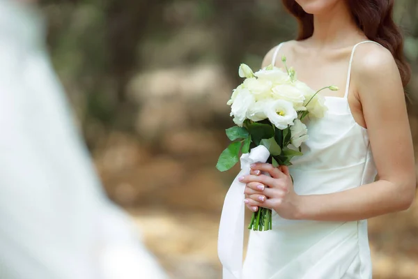 Wedding Day Bride Wedding Dress Holding Flowers Bouquet — Stock Fotó