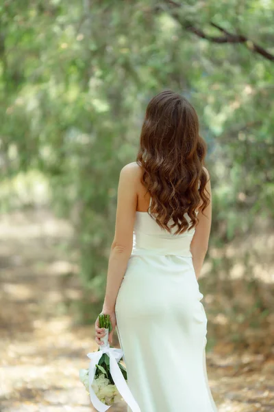 Novia Vestido Novia Con Flores Ramo Flores — Foto de Stock