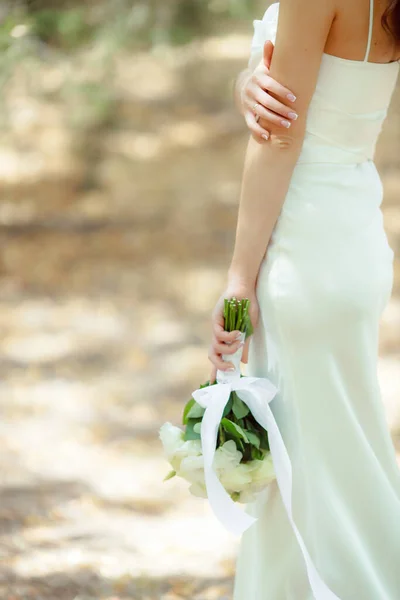 Mariée Robe Mariée Tenant Bouquet Fleurs — Photo