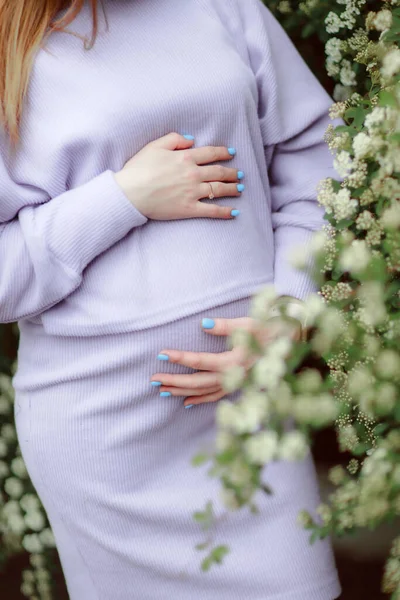 Cropped Image Pregnant Woman Holding Hands Belly While Standing Outdoors — 图库照片