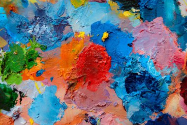 Renkli soyut doku. Sanat paletinde yağlı boya kokusu var. Modern sanat okulunun konsepti. Yaratıcı bir çalışma. Yılın Renkleri 2023.