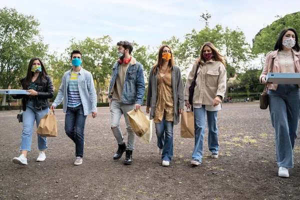 Group Young People Walk Park Wear Protective Masks Taking Packs — Stock Photo, Image