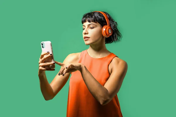 Beautiful Young Brunette Woman Listening Music Wireless Headphones While Swiping — Stok fotoğraf