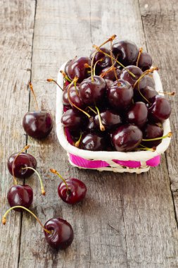 Vişne sepeti üzerine
