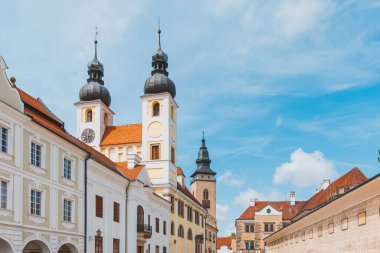 Telc, kilise ve kaleyle bağlantıya geç. Çek Cumhuriyeti