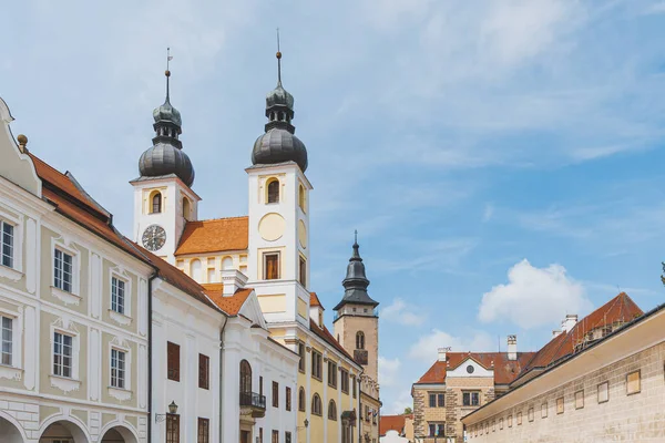 Telc, kilise ve kaleyle bağlantıya geç. Çek Cumhuriyeti