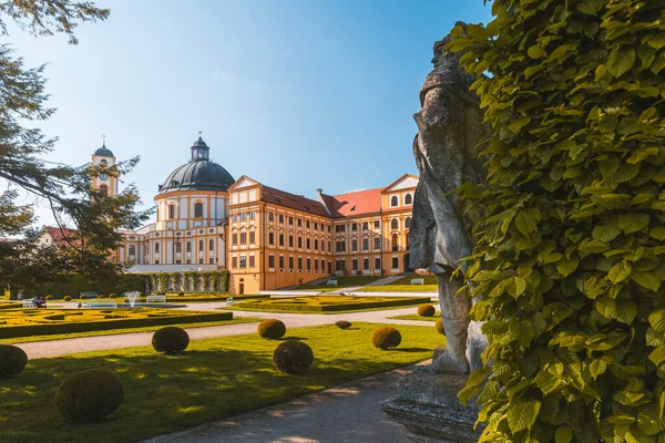 Château Jaromerice Nad Rokytnou Résidence Aristocratique Baroque Avec Église Château — Photo