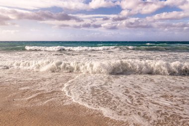 Fırtınalı bir günde Spiaggia di capo bianco plajı, Portoferraio, Isola D 'Elba (Elba Adası), Toscana (Toscana), İtalya