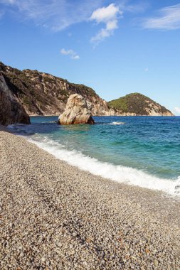 La Sorgente (Acquavivetta) plajı, fırtınalı bir geceden sonra Portoferraio, Isola D 'Elba (Elba Adası), Toscana (Toscana), İtalya