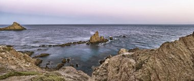 Las Sirenas Resifi, Cala de las Sirenas, Cabo de Gata-Nijar Doğal Parkı, UNESCO Biyosfer Rezervi, Sıcak Çöl İklim Bölgesi, Almerya, Endülüs, İspanya, Avrupa