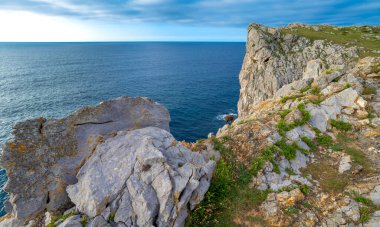Rocky Coast, Pria Cliffs, Karst Formasyonu, Bufones de Pria, Asturias 'ın Korunan Doğu Sahili, Llanes de Pria, Asturias, İspanya, Avrupa