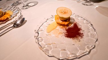 Lokantada Elmalı Dondurma İspanyol Mutfağı