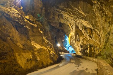 La Cuevona, Road Natural Karst Cave, National Heritage Site, Spanish Cultural Property, Cultural Interest, Cuevas del Agua, Ribadesella, Asturias, İspanya, Avrupa