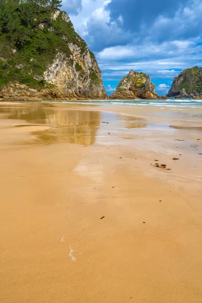 Sahil Şeridi Uçurumlar Franca Plajı Asturias Franca Ribadeveva Asturias Spanya — Stok fotoğraf