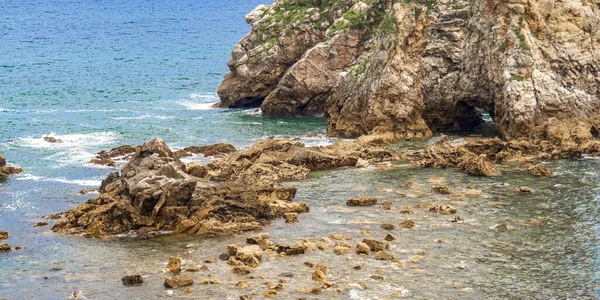 Islote Los Picones Playa Castiellu Mar Cantábrico Pendueles Llanes Asturias —  Fotos de Stock