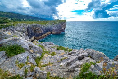 Kıyı ve Kayalıklar, Cantabrian Denizi, Buelna, Llanes, Asturias, İspanya, Avrupa
