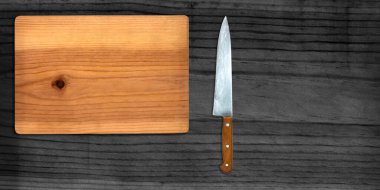 Koyu Arkaplanda Yemek Bıçağı ve Kesme Tahtasının Üstgörünümü