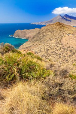Rocky Coastline and Cliffs, Amatista Viewpoint, Cabo de Gata-Nijar Natural Park, UNESCO Biyosfer Rezervi, Sıcak Çöl İklim Bölgesi, Almerya, Endülüs, İspanya, Avrupa