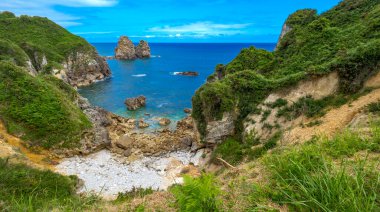 Islote de los Picones, Coastline and Cliffs View, Cantabrian Denizi, Pendueles, Llane, Asturias, İspanya, Avrupa